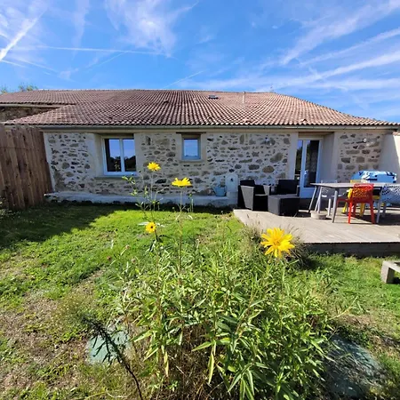 Les Crins Au Bord Du بيت للعطل *