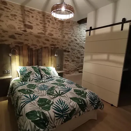 Les Crins Au Bord Du *