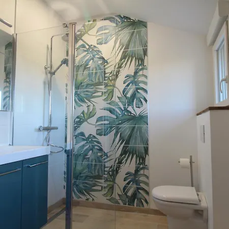 Les Crins Au Bord Du بيت للعطل