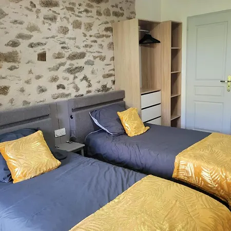 بيت للعطل Les Crins Au Bord Du *