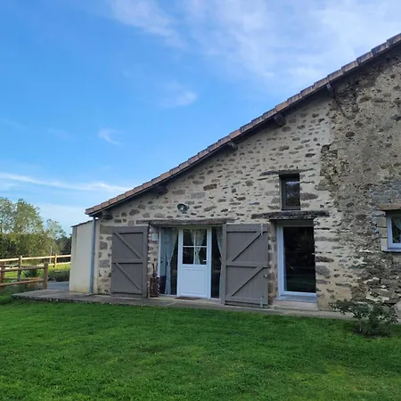 Les Crins Au Bord Du بيت للعطل