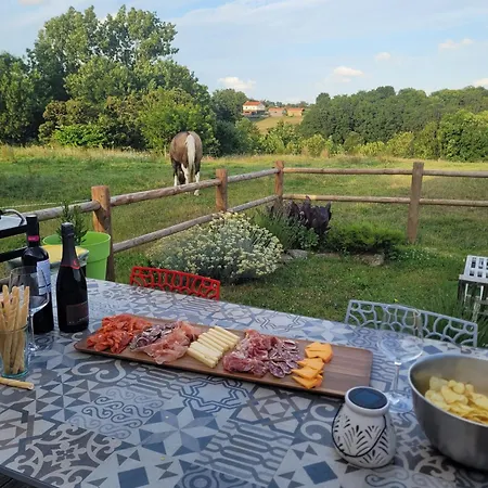 بيت للعطل Les Crins Au Bord Du