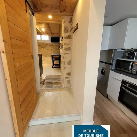 Les Crins Au Bord Du بيت للعطل