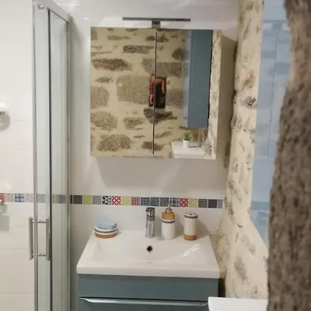 بيت للعطل Les Crins Au Bord Du *