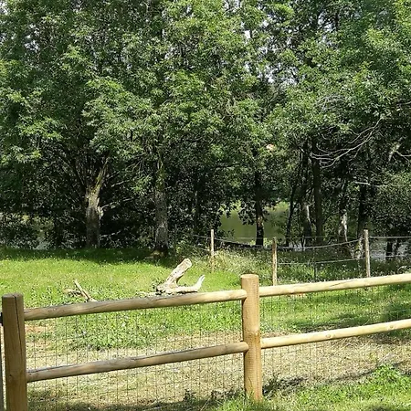 بيت للعطل Les Crins Au Bord Du