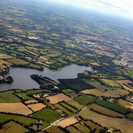 Les Crins Au Bord Du La Roche-sur-Yon