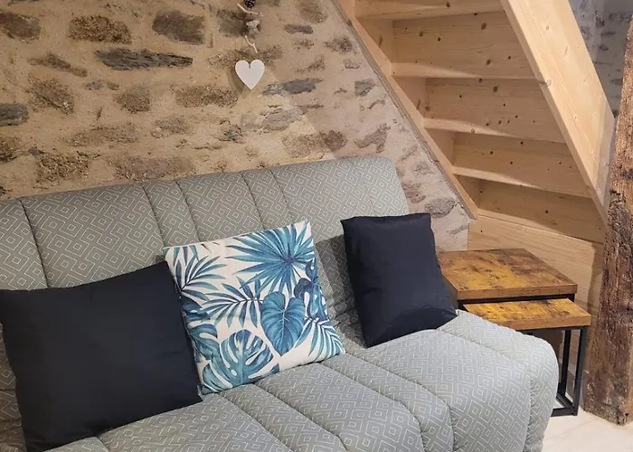 Les Crins Au Bord Du * 永河畔拉罗什